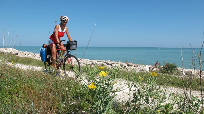 Identikit del cicloturista la nuova indagine di FIAB